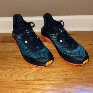 Brand new. Mens Columbia trail shoes
